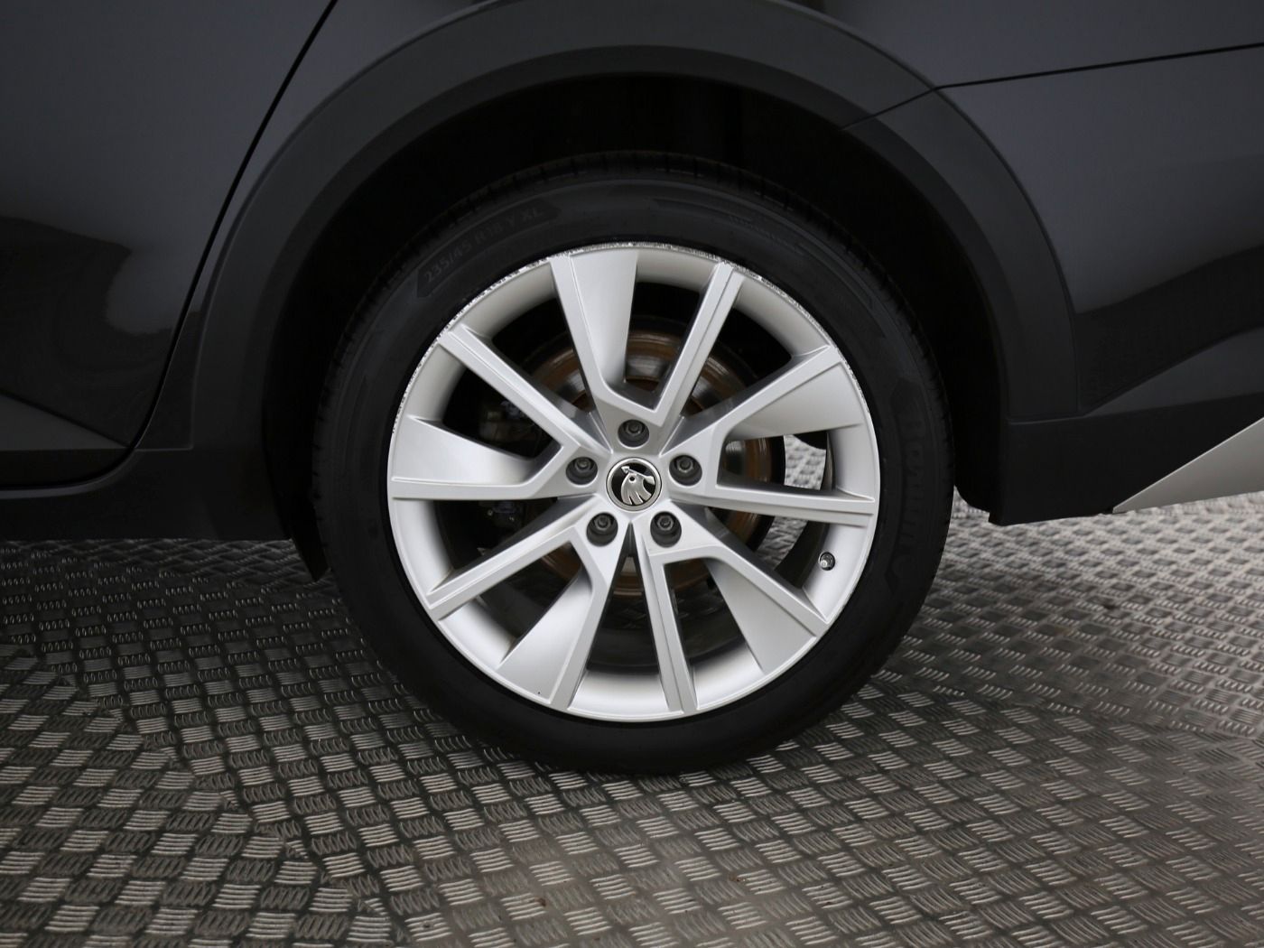 Fahrzeugabbildung SKODA Superb Combi 2.0 TDI Scout Matrix|AHK|ACC|LED|LM