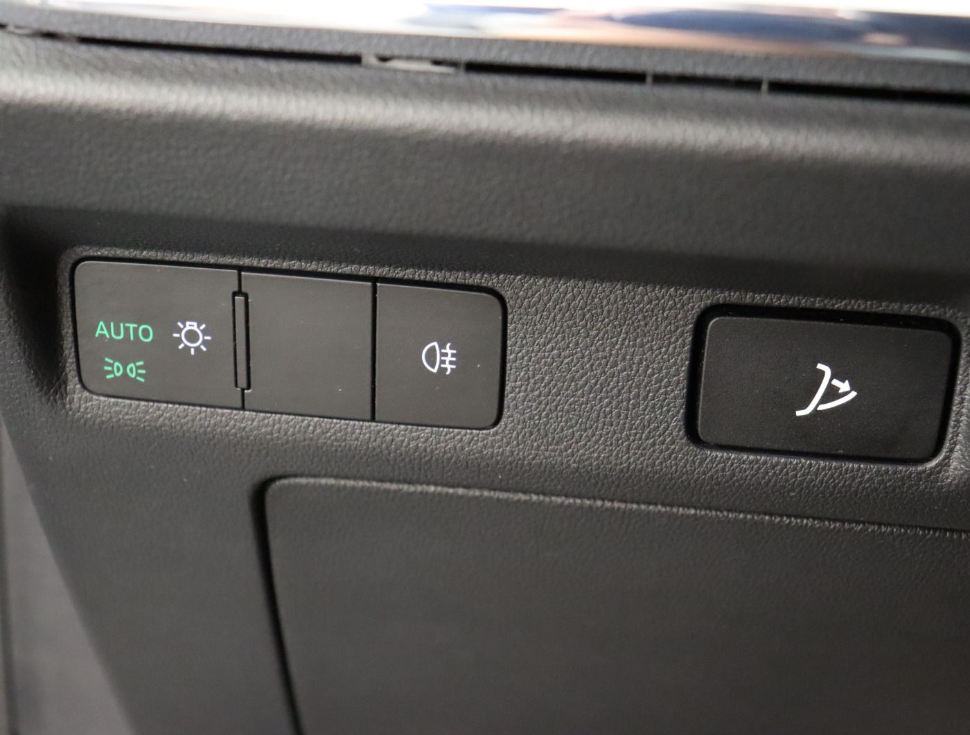 Fahrzeugabbildung SKODA Enyaq IV 80 |AHK|FLA|WPumpe|LM|Navi|W-Paket|PDC