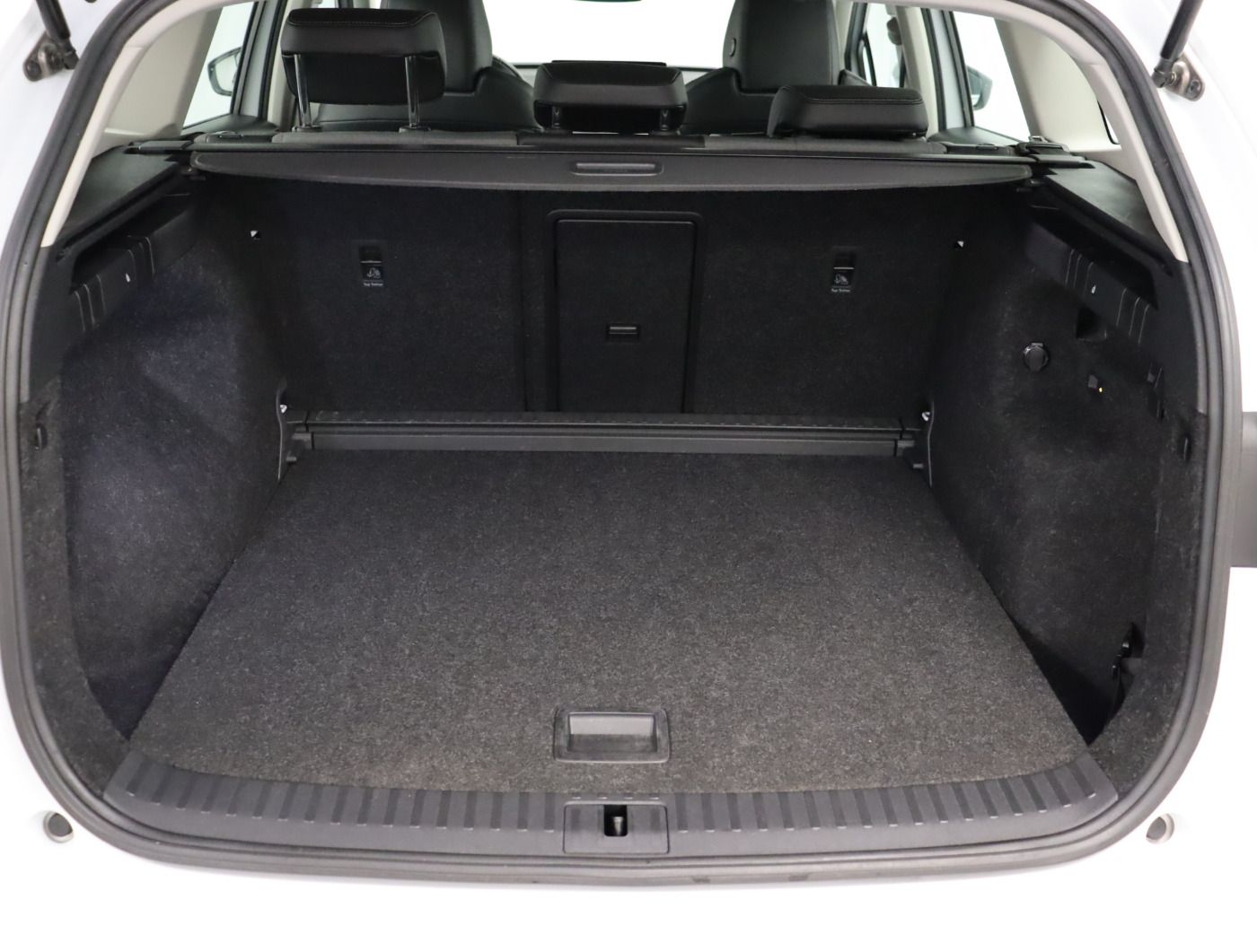 Fahrzeugabbildung SKODA Enyaq IV 80 |AHK|FLA|WPumpe|LM|Navi|W-Paket|PDC