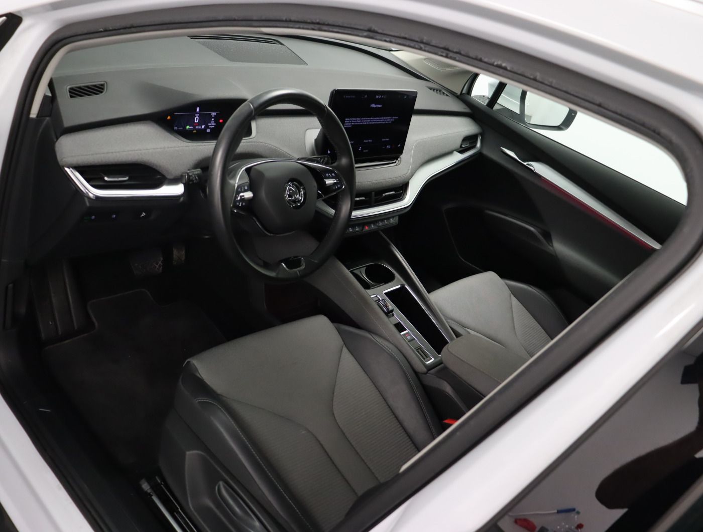 Fahrzeugabbildung SKODA Enyaq IV 80 |AHK|FLA|WPumpe|LM|Navi|W-Paket|PDC