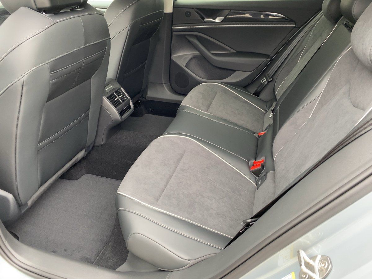 Fahrzeug autohaus mense Fahrzeugabbildung Volkswagen Passat TDI Business Navi HUD 360° Winterräder DC