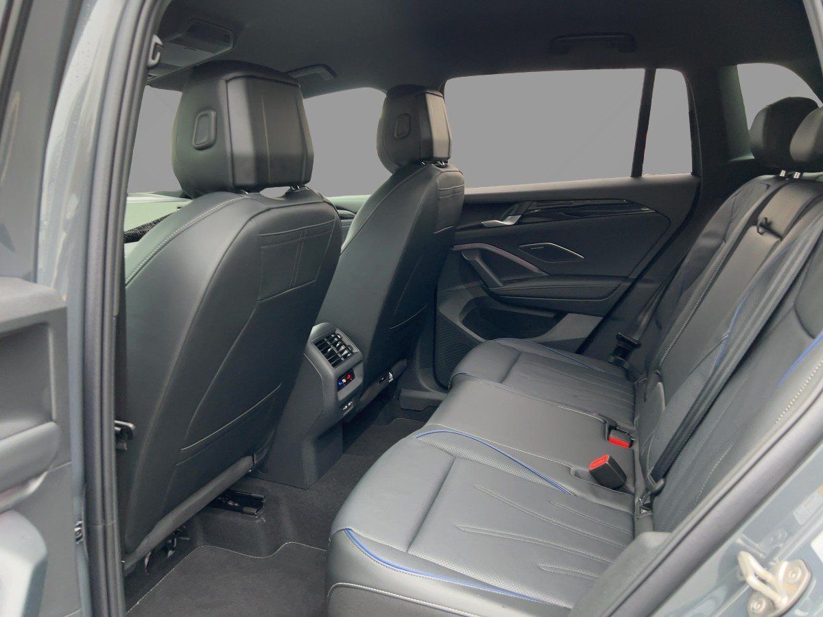Fahrzeugabbildung Volkswagen Tiguan TDI 4M R-Line AHK BlackStyle Leder Nav 36