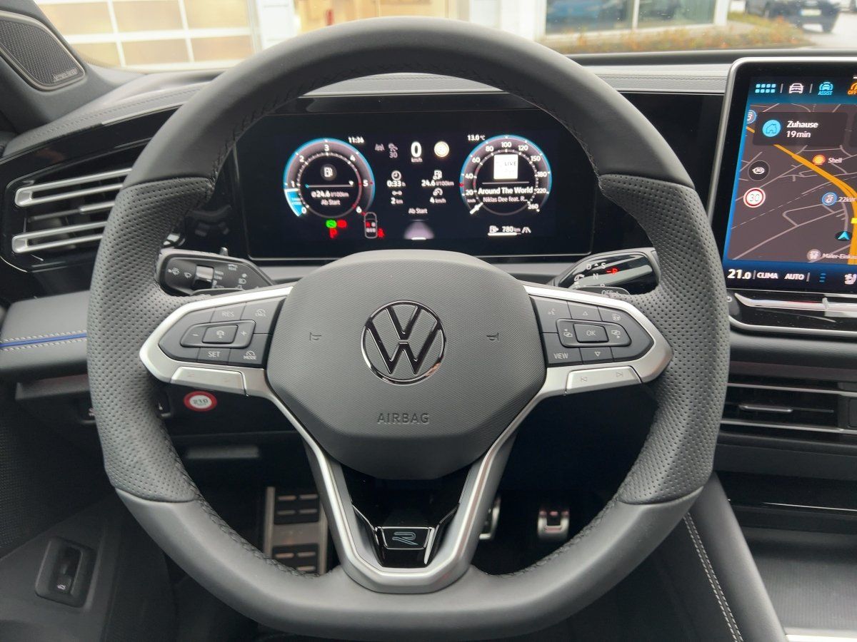 Fahrzeugabbildung Volkswagen Tiguan TDI 4M R-Line AHK BlackStyle Leder Nav 36