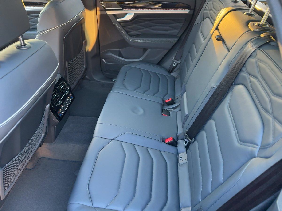 Fahrzeugabbildung Volkswagen Touareg TDI 4M R-Line Final Edition AHK BlackSty