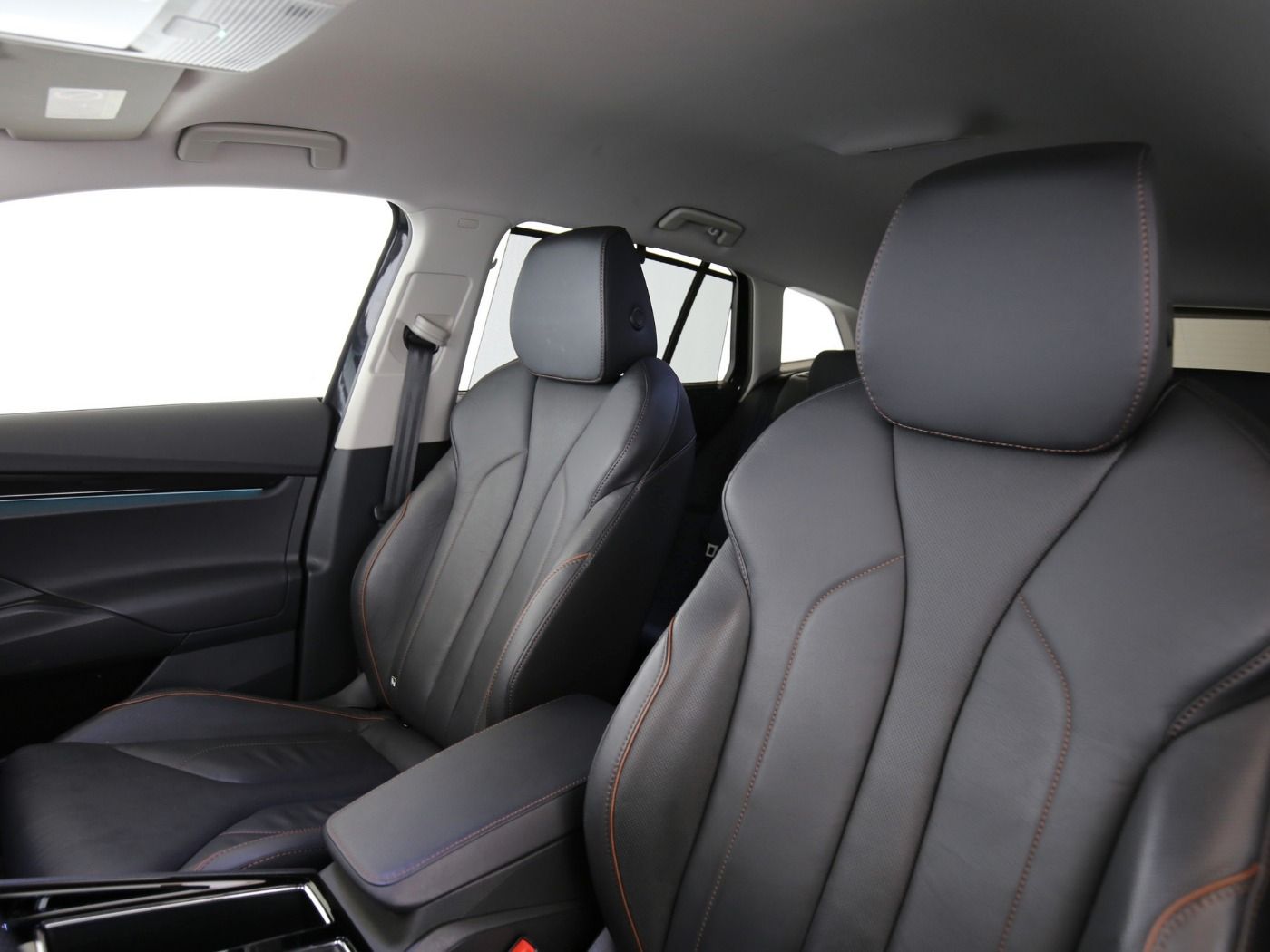 Fahrzeugabbildung SKODA Enyaq 60 Suite ACC|LED|Navi|VirtualCP|Kamera|PDC