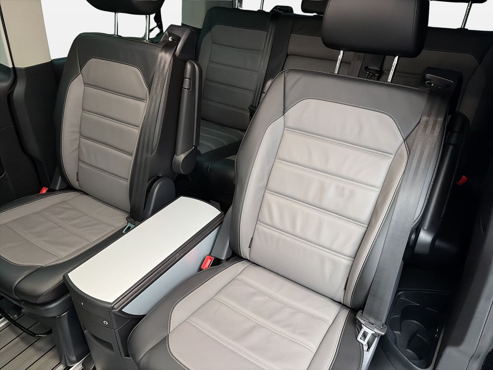 Fahrzeugabbildung Volkswagen T6.1 Multivan 2.0 TDI FWD Highline