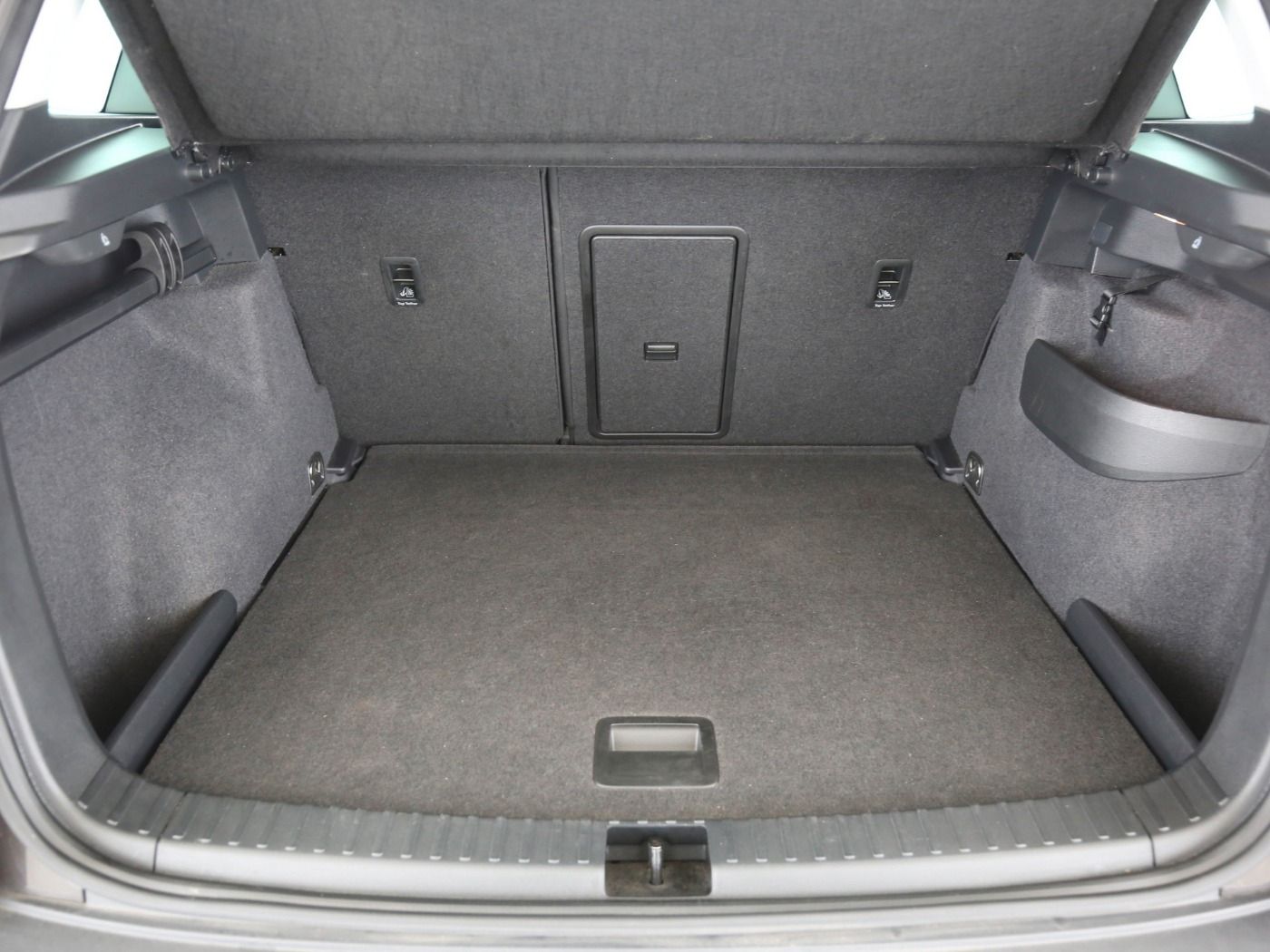 Fahrzeugabbildung SKODA Karoq 1.5 TSI ACT Ambition AHK|Navi|KlimaA|PDC