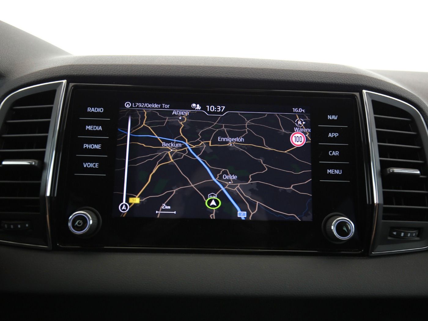 Fahrzeugabbildung SKODA Karoq 1.5 TSI ACT Ambition AHK|Navi|KlimaA|PDC