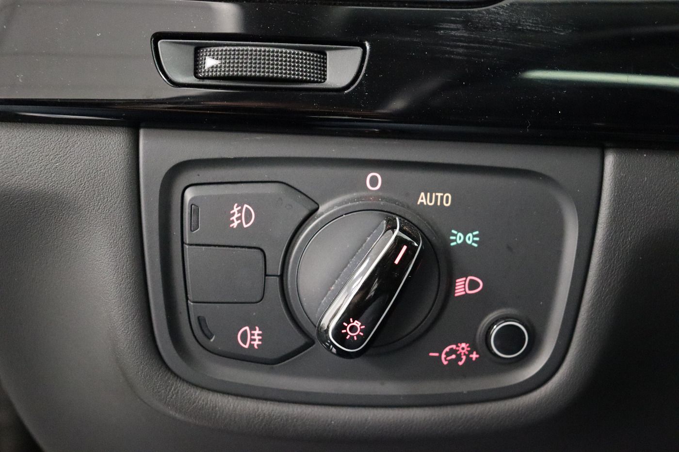 Fahrzeug autohaus mense Fahrzeugabbildung Audi A8 3.0 TDI quattro tiptronic |Luft|4xSHZ|ACC|STH