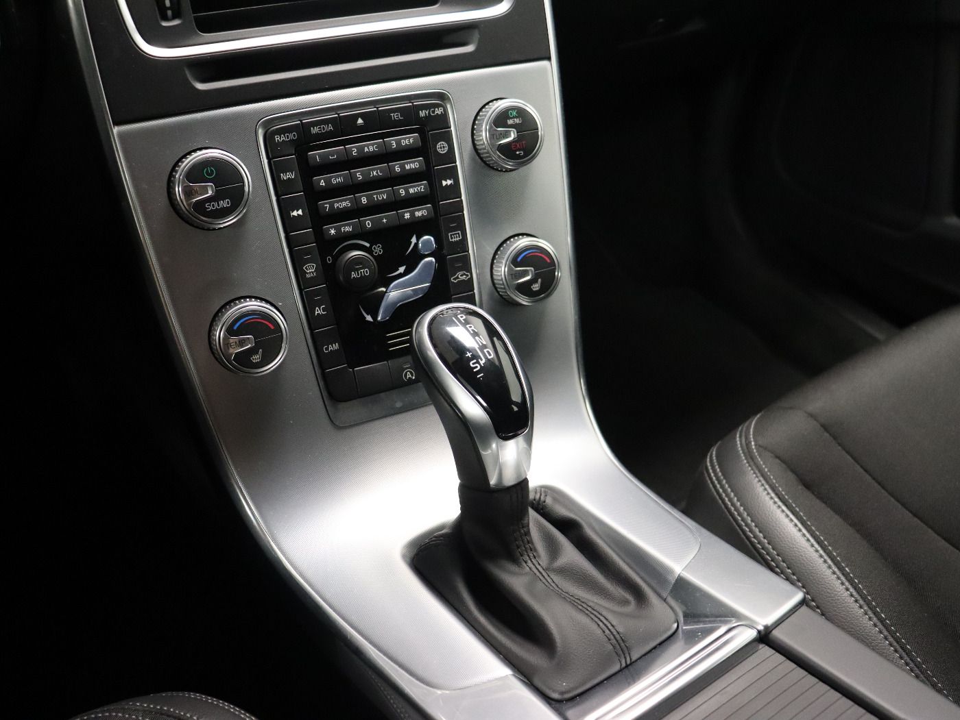 Fahrzeugabbildung Volvo V60 Cross Country Plus D4 EU6 SD|Navi|Xenon|PDC