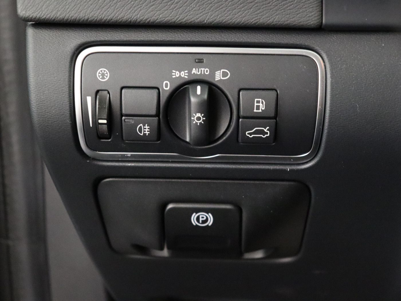 Fahrzeugabbildung Volvo V60 Cross Country Plus D4 EU6 SD|Navi|Xenon|PDC