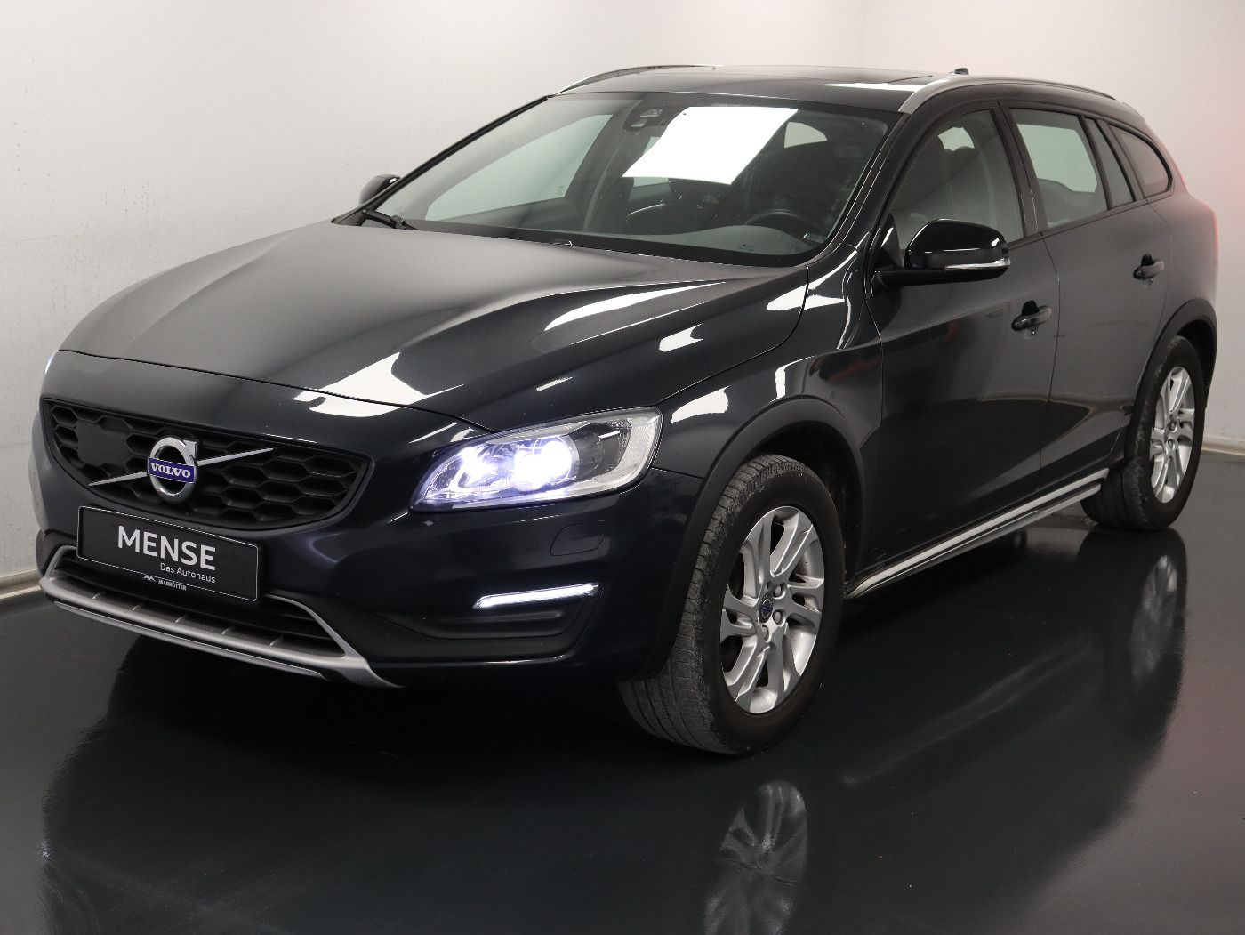 Fahrzeugabbildung Volvo V60 Cross Country Plus D4 EU6 SD|Navi|Xenon|PDC