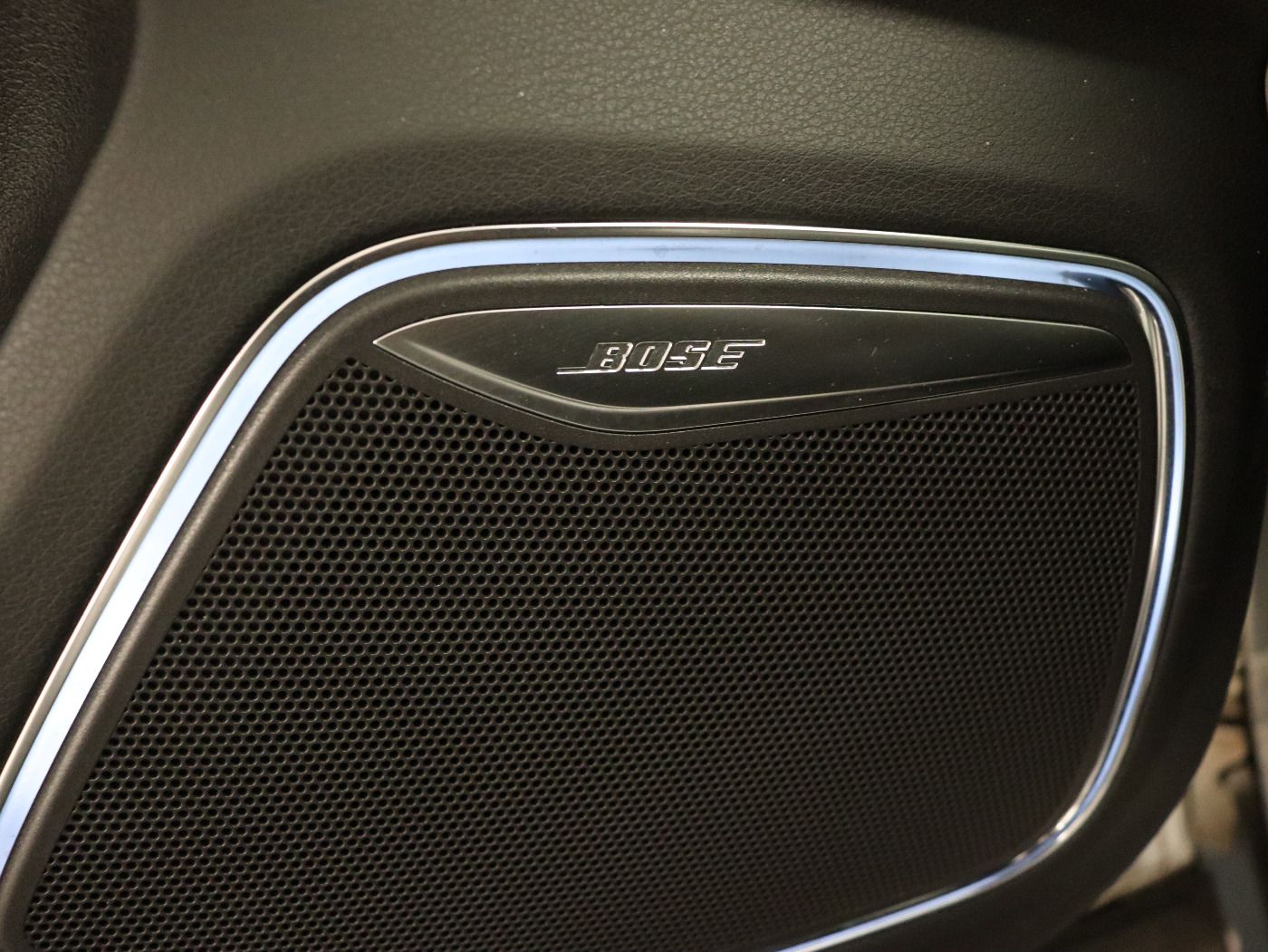 Fahrzeugabbildung Audi RS Q3 2.5 TFSI quattro tiptronic |SD|FLA|LM|PDC