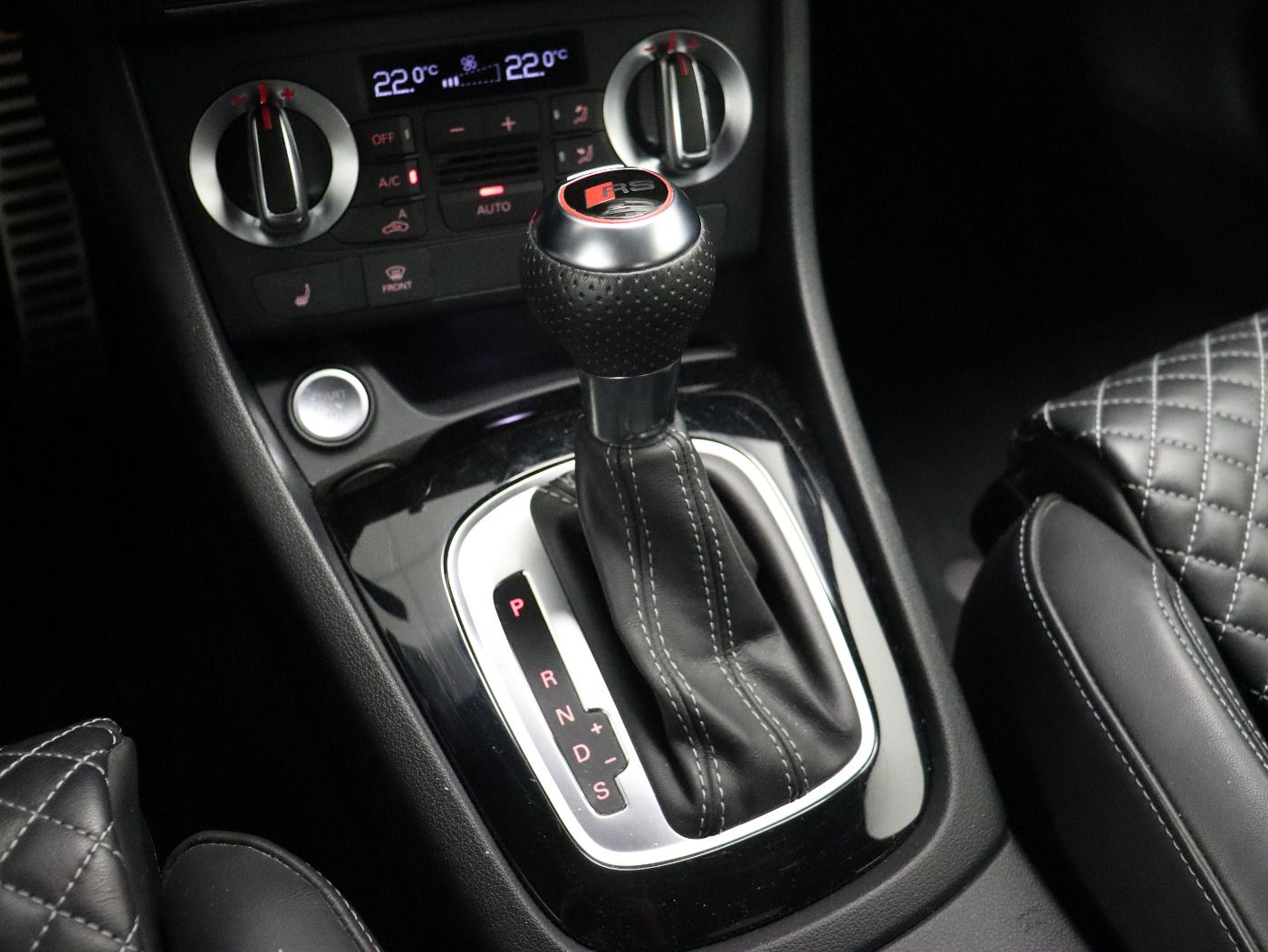 Fahrzeugabbildung Audi RS Q3 2.5 TFSI quattro tiptronic |SD|FLA|LM|PDC