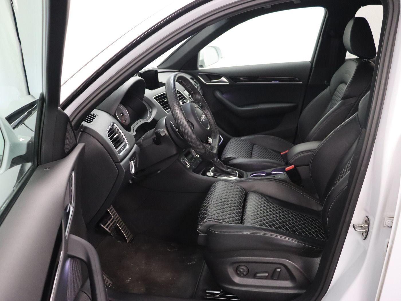 Fahrzeugabbildung Audi RS Q3 2.5 TFSI quattro tiptronic |SD|FLA|LM|PDC