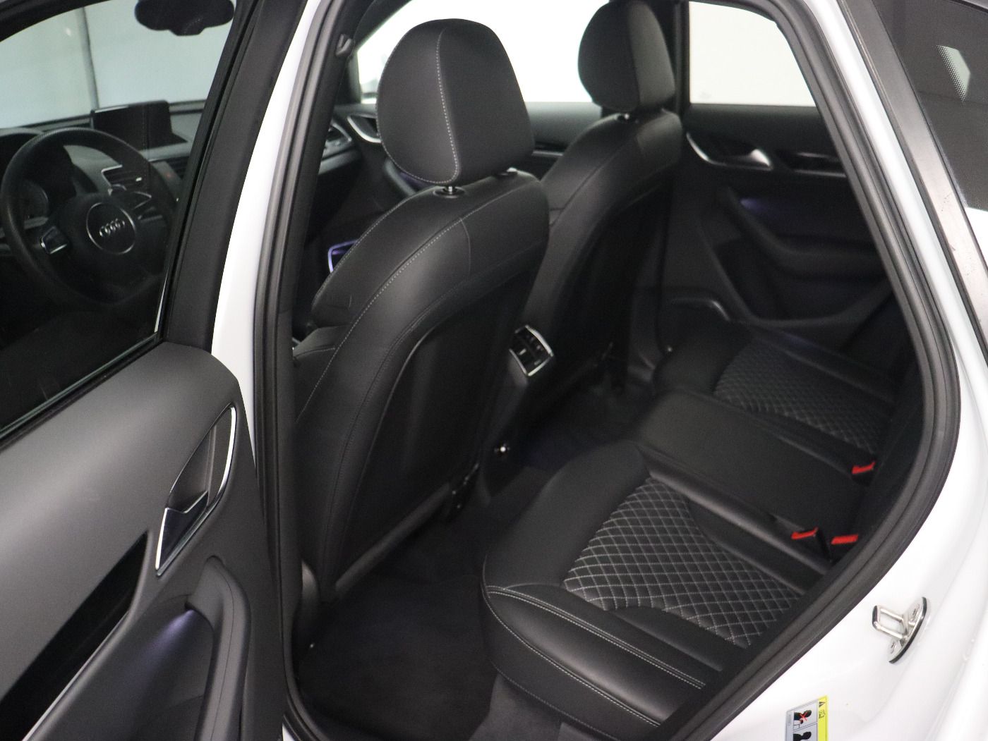 Fahrzeugabbildung Audi RS Q3 2.5 TFSI quattro tiptronic |SD|FLA|LM|PDC