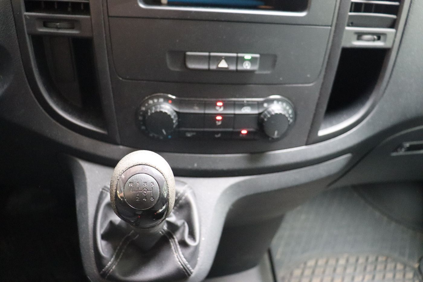 Fahrzeugabbildung Mercedes-Benz Vito Tourer Pro 110 CDI extralang 9-Sitzer LM