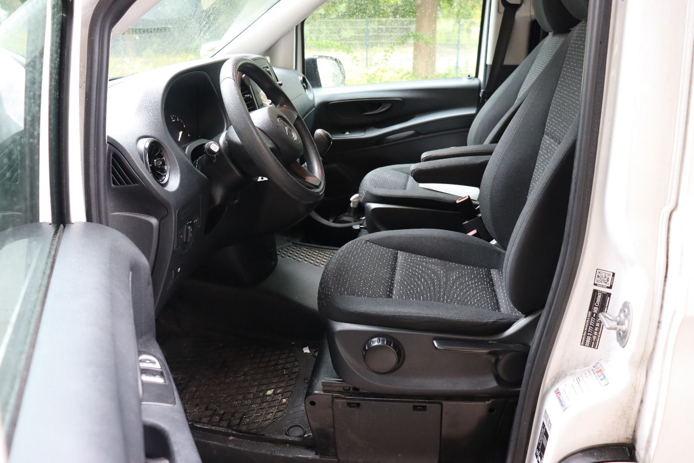 Fahrzeugabbildung Mercedes-Benz Vito Tourer Pro 110 CDI extralang 9-Sitzer LM
