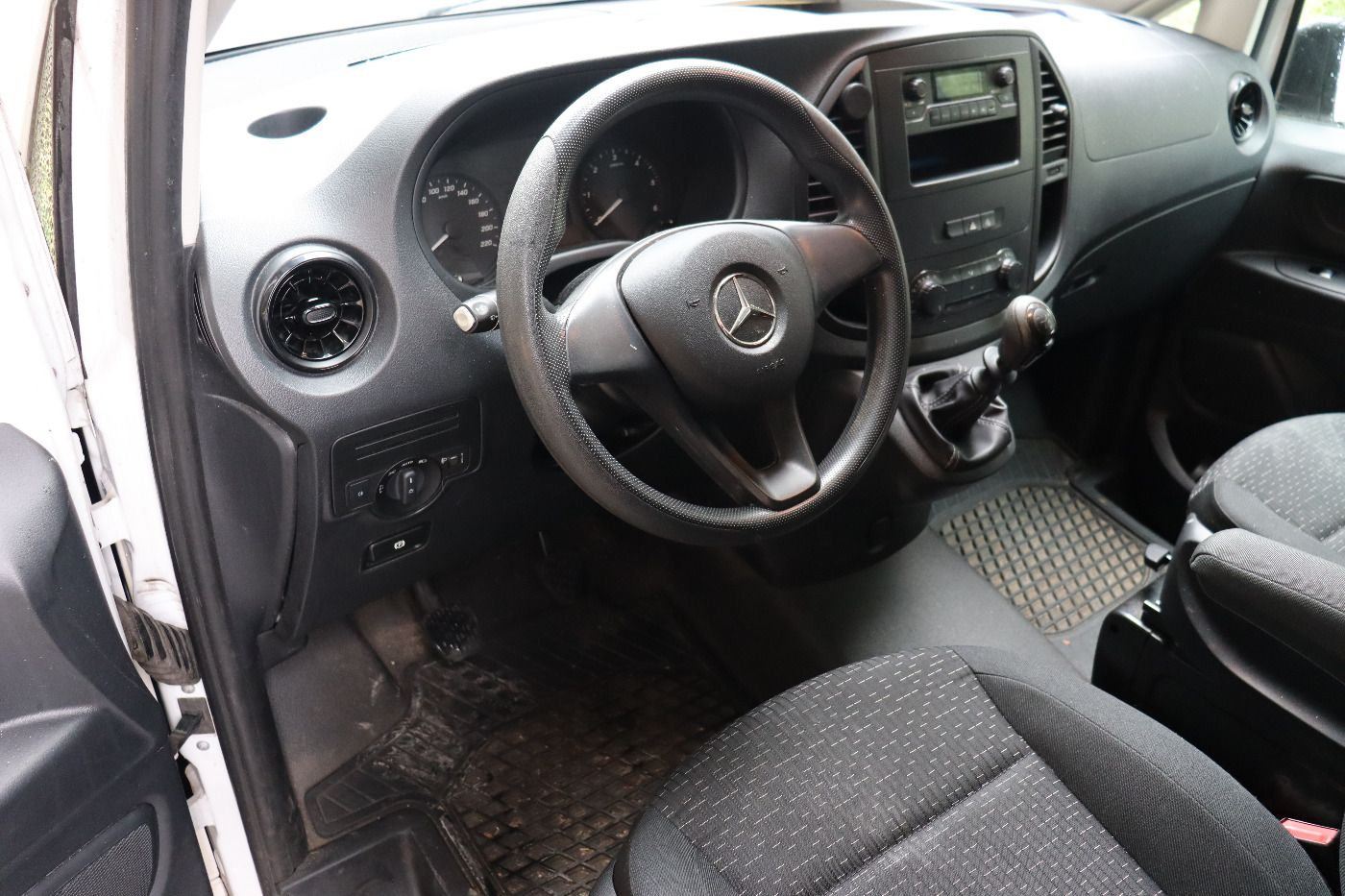 Fahrzeugabbildung Mercedes-Benz Vito Tourer Pro 110 CDI extralang 9-Sitzer LM