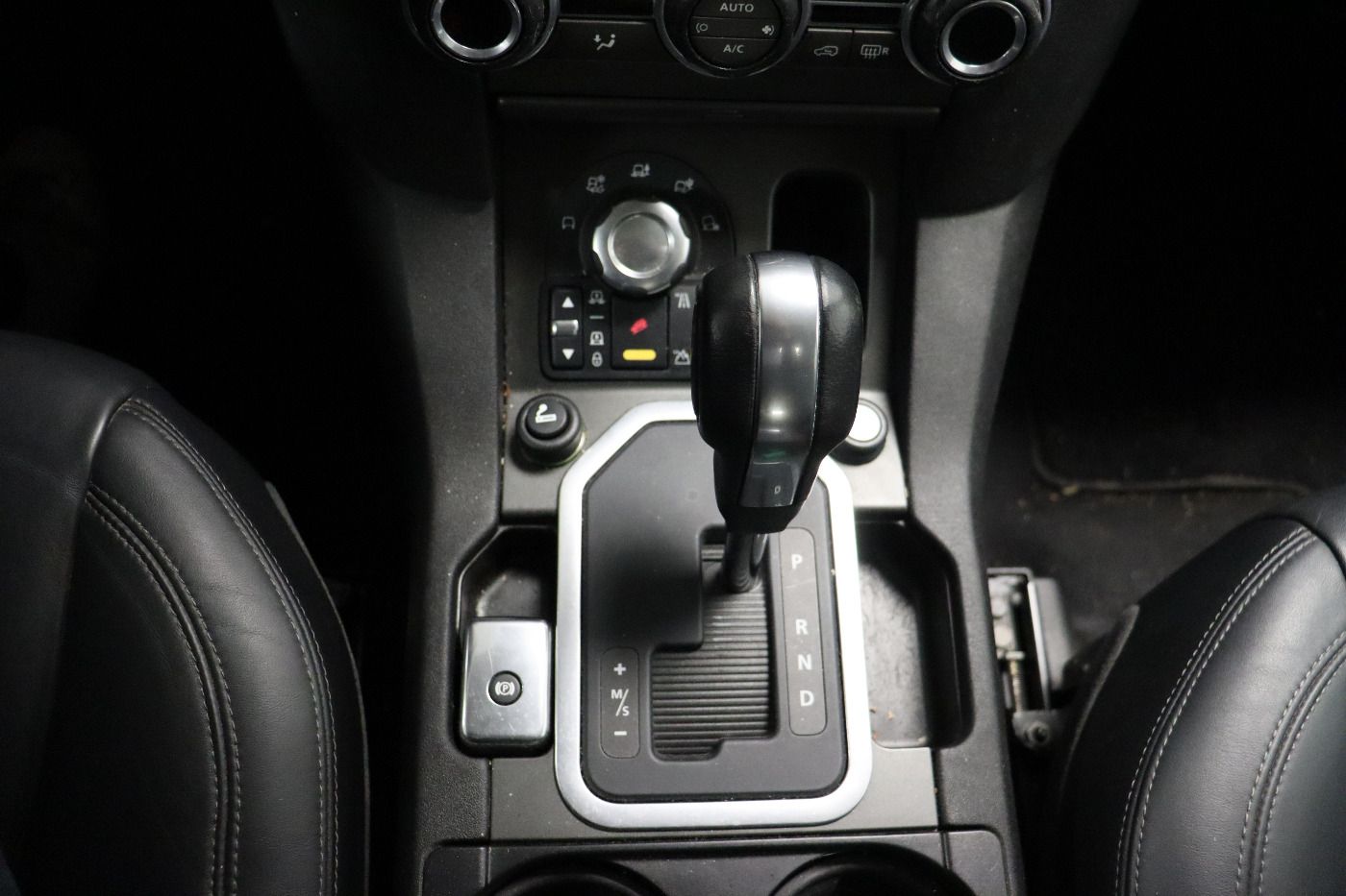 Fahrzeugabbildung Land Rover Discovery 4 TDV6 HSE Luft|4xSHZG|Navi|VirtualCP