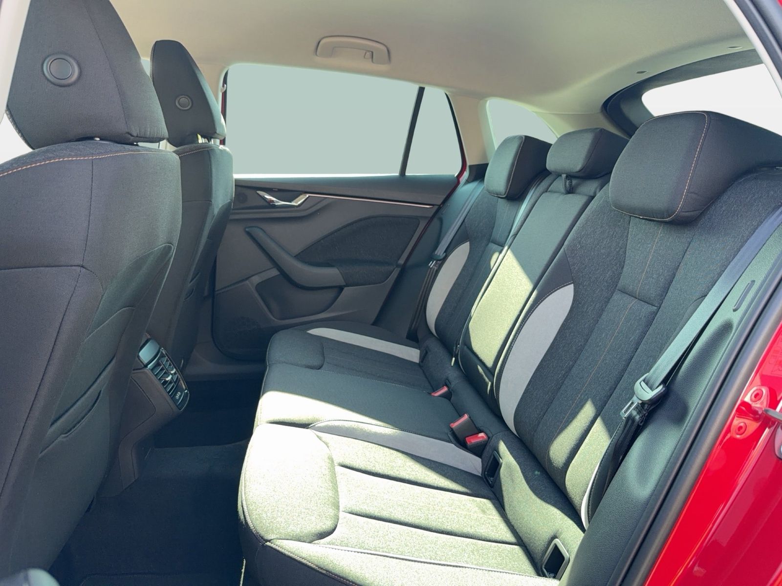 Fahrzeugabbildung SKODA Scala 1.0 TSI Balance Matrix AHK ACC LED Navi LM - mit KI generiert/bearbeitet