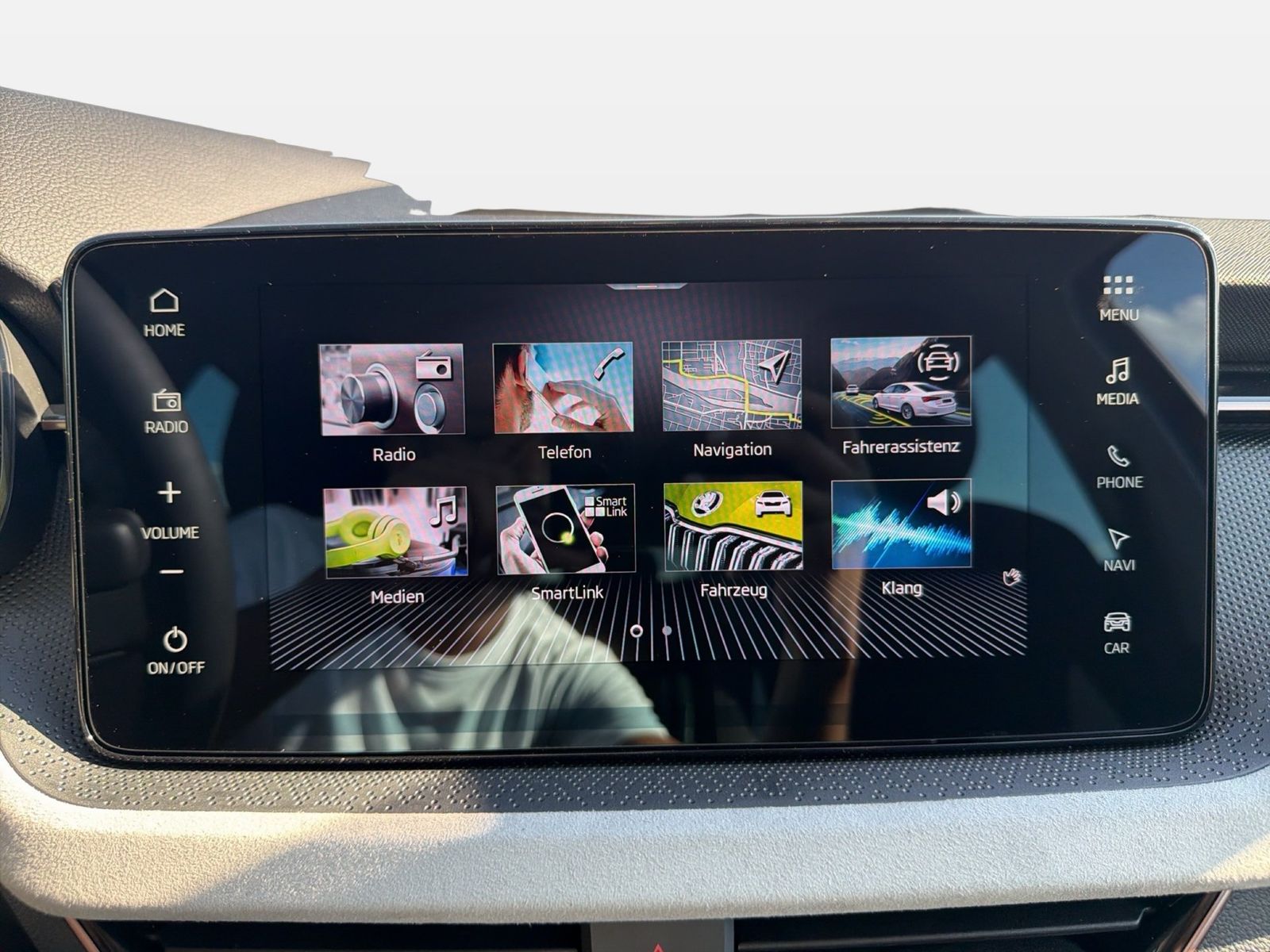Fahrzeugabbildung SKODA Scala 1.0 TSI Balance Matrix AHK ACC LED Navi LM - mit KI generiert/bearbeitet