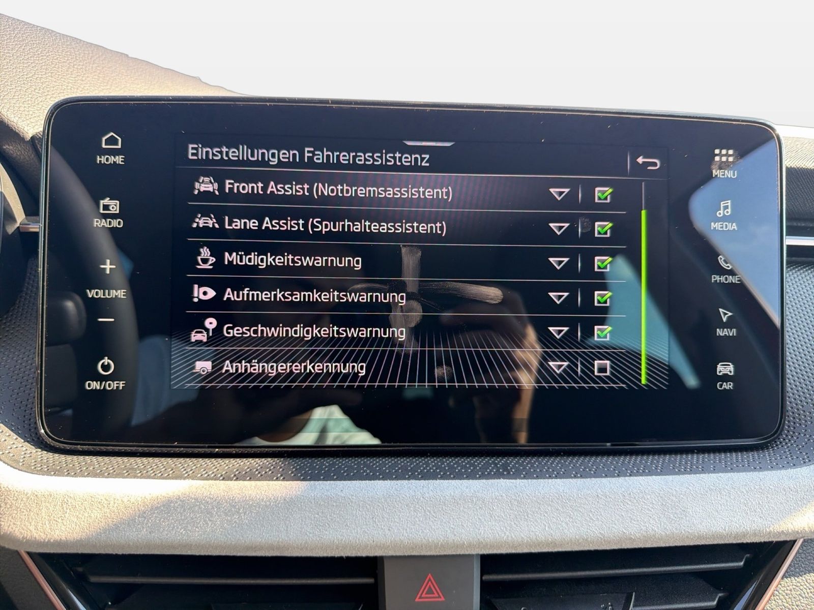Fahrzeugabbildung SKODA Scala 1.0 TSI Balance Matrix AHK ACC LED Navi LM - mit KI generiert/bearbeitet