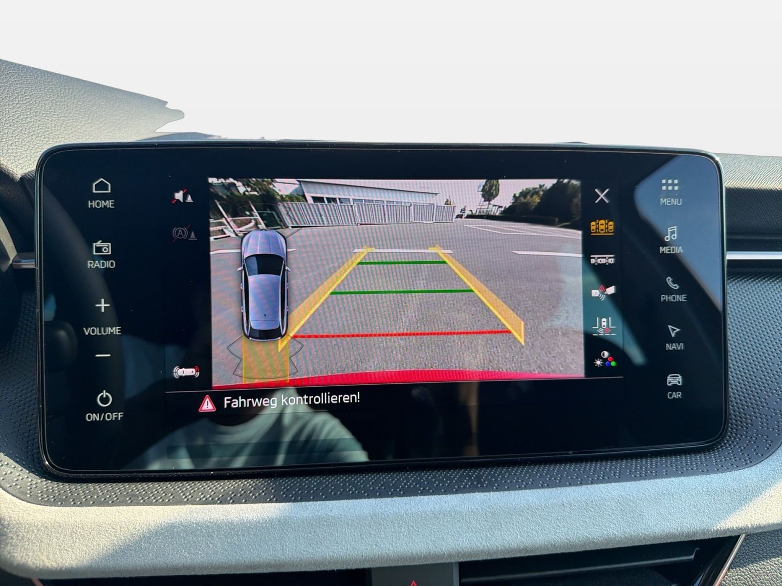 Fahrzeugabbildung SKODA Scala 1.0 TSI Balance Matrix AHK ACC LED Navi LM - mit KI generiert/bearbeitet