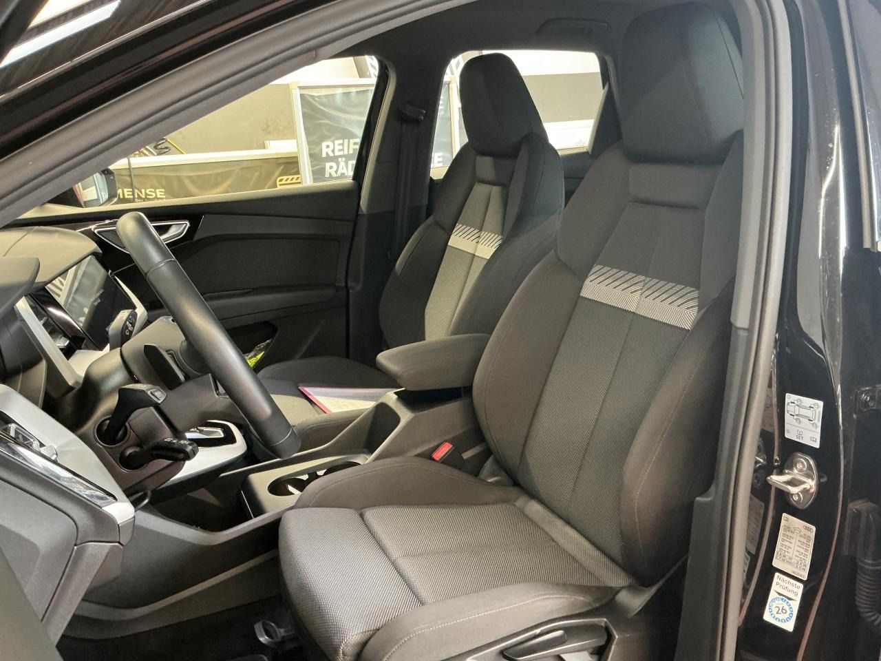 Fahrzeugabbildung Audi Q4 e-tron 40 Matrix|CarPlay|HUD|Standhzg|ACC|LED