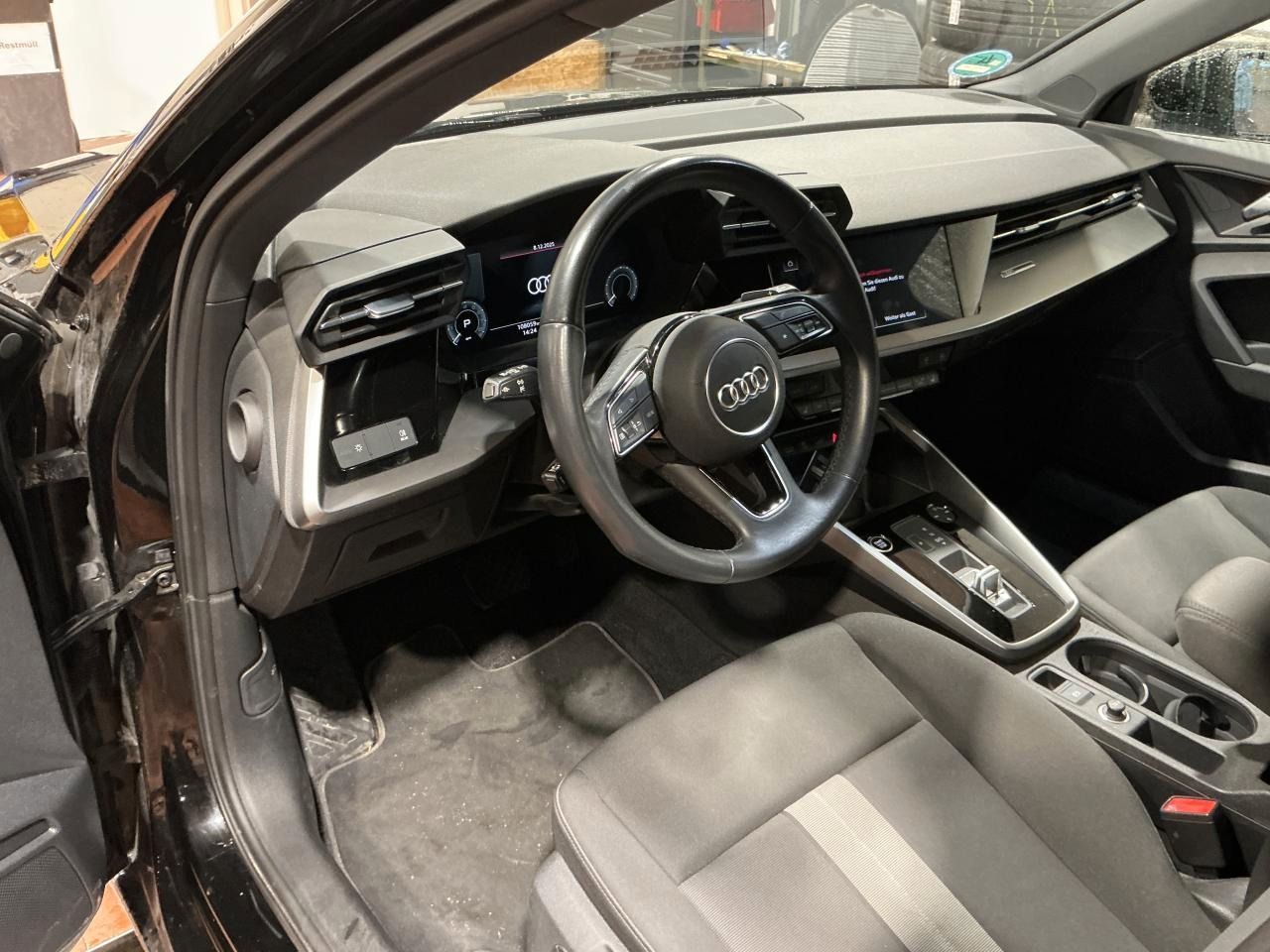 Fahrzeugabbildung Audi A3 Sportback 40 TFSI e S tronic Navi|VirtualCP