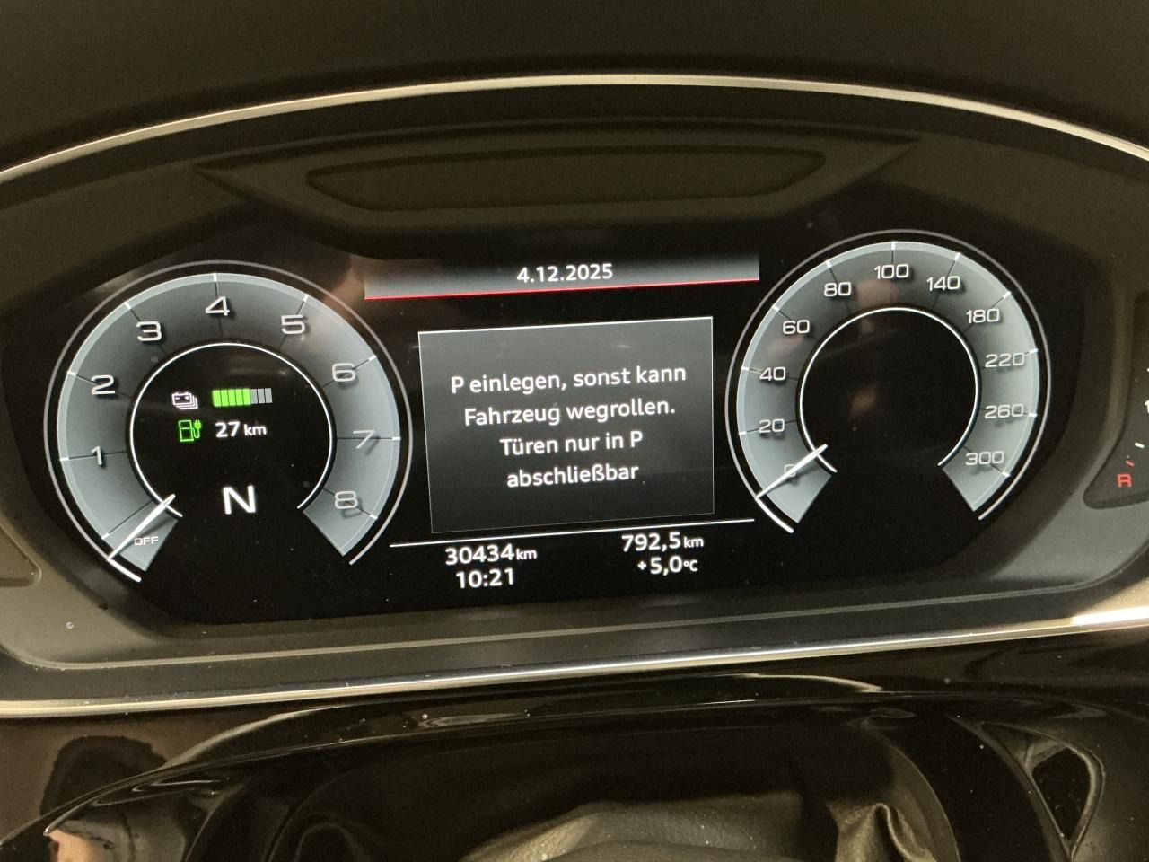 Fahrzeugabbildung Audi A8 lang 60 TFSI e quattro Matrix|AHK|HUD|Luft