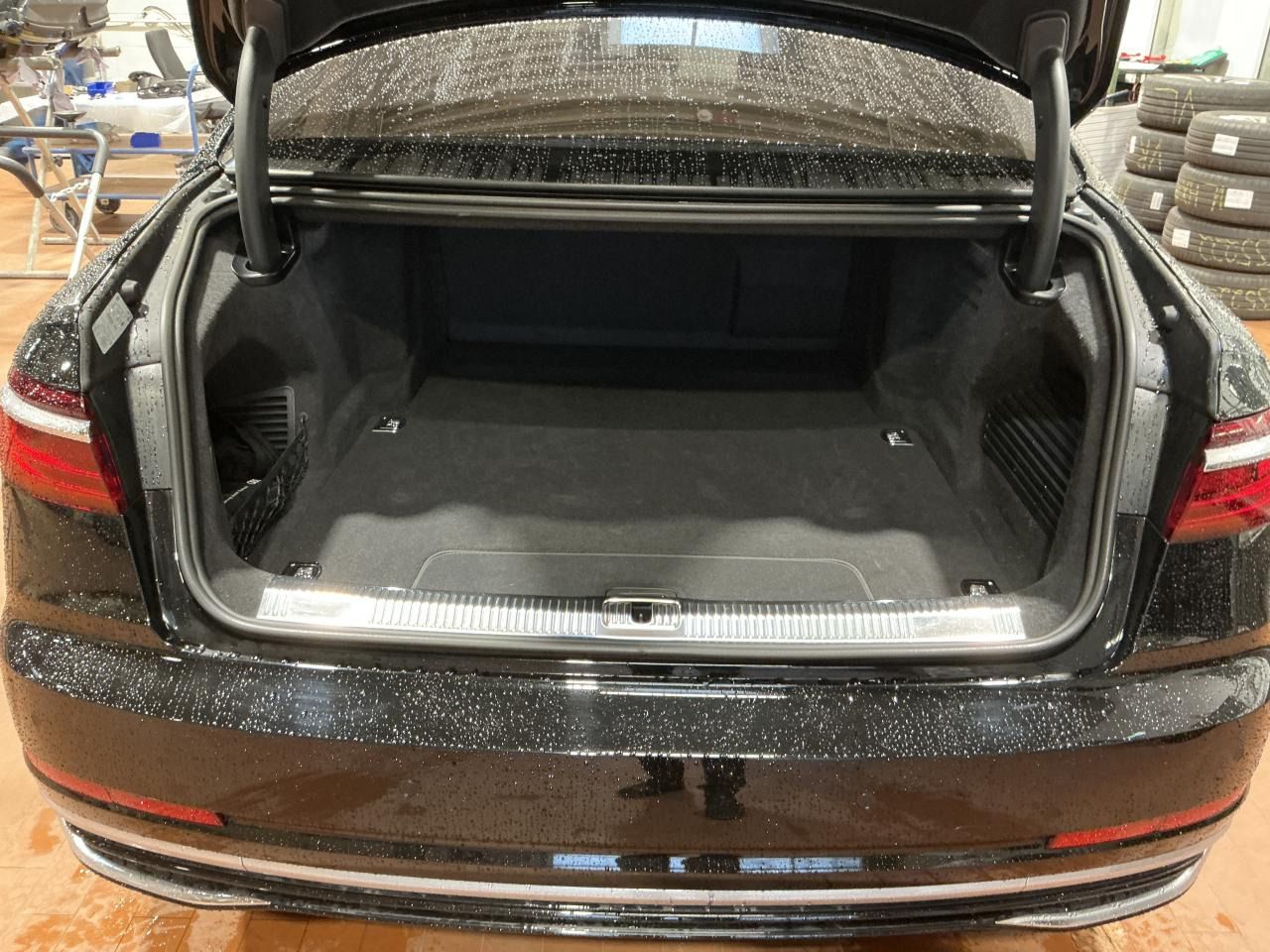 Fahrzeugabbildung Audi A8 lang 60 TFSI e quattro Matrix|AHK|HUD|Luft