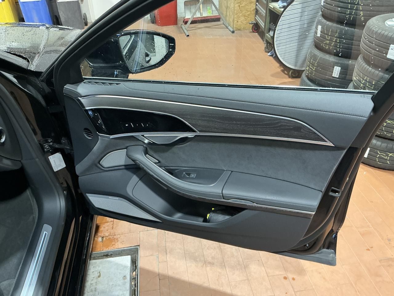 Fahrzeugabbildung Audi A8 lang 60 TFSI e quattro Matrix|AHK|HUD|Luft