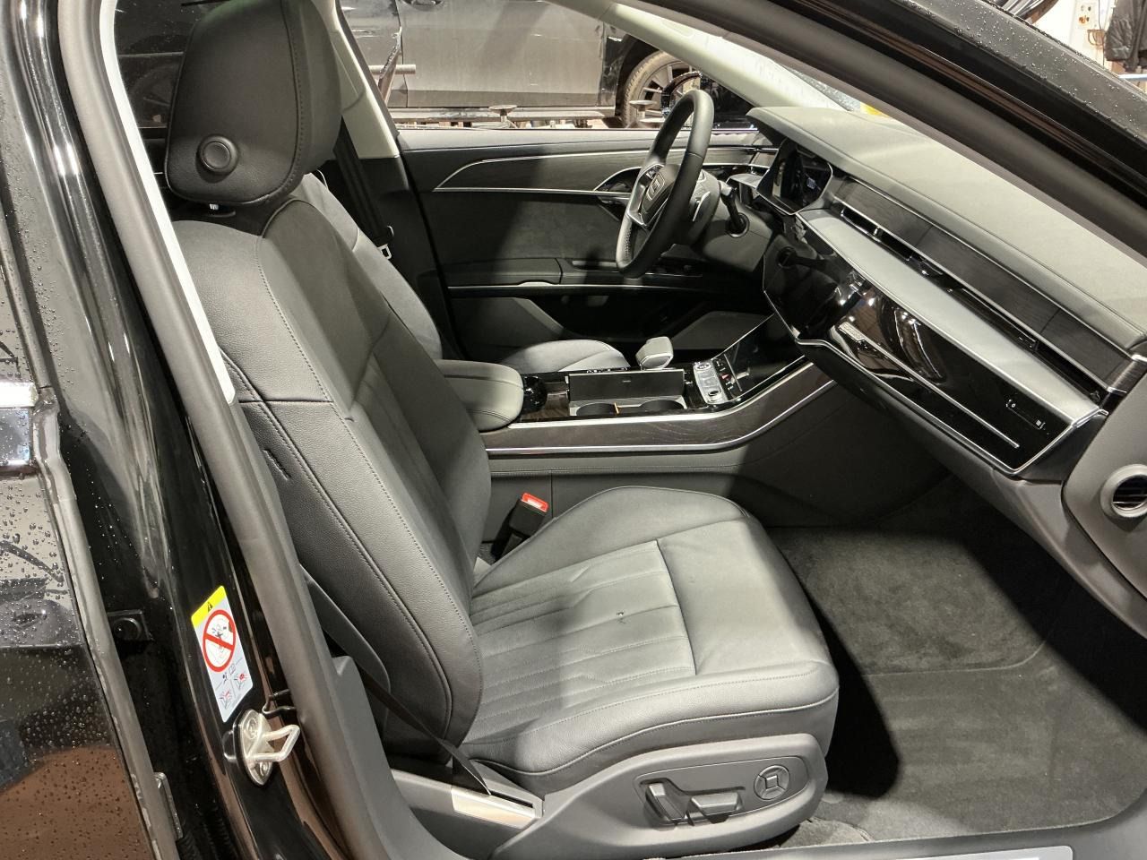 Fahrzeugabbildung Audi A8 lang 60 TFSI e quattro Matrix|AHK|HUD|Luft