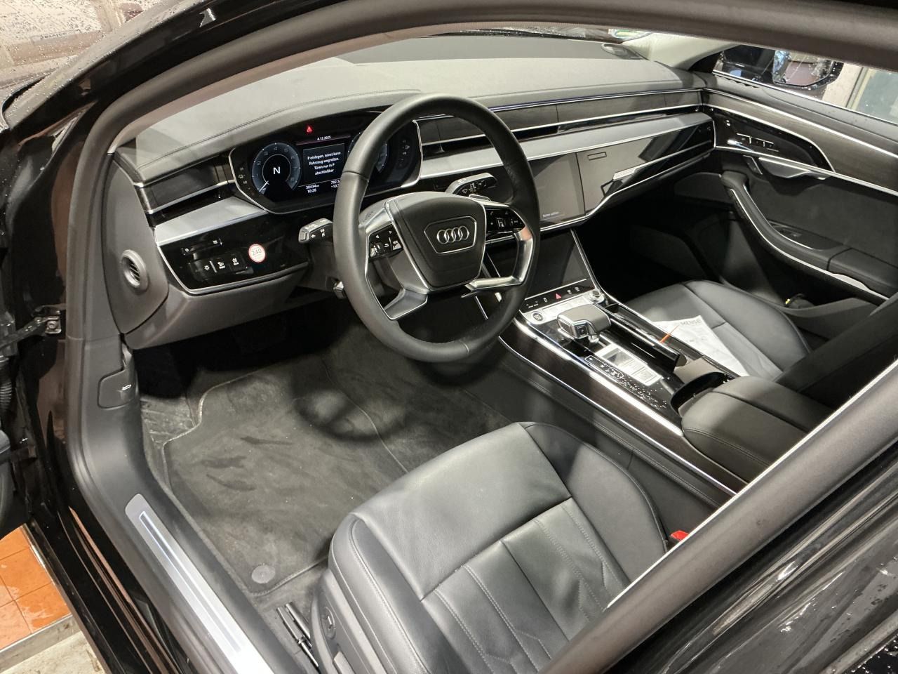 Fahrzeugabbildung Audi A8 lang 60 TFSI e quattro Matrix|AHK|HUD|Luft