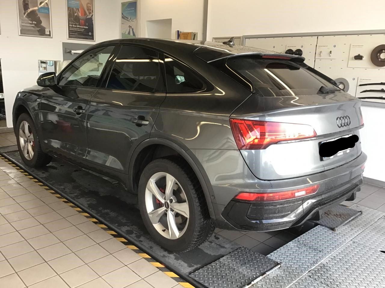 Fahrzeugabbildung Audi Q5 Sportback 40 TDI quattro S tronic S line AHK