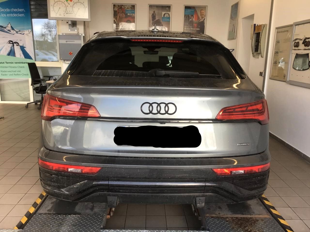 Fahrzeugabbildung Audi Q5 Sportback 40 TDI quattro S tronic S line AHK