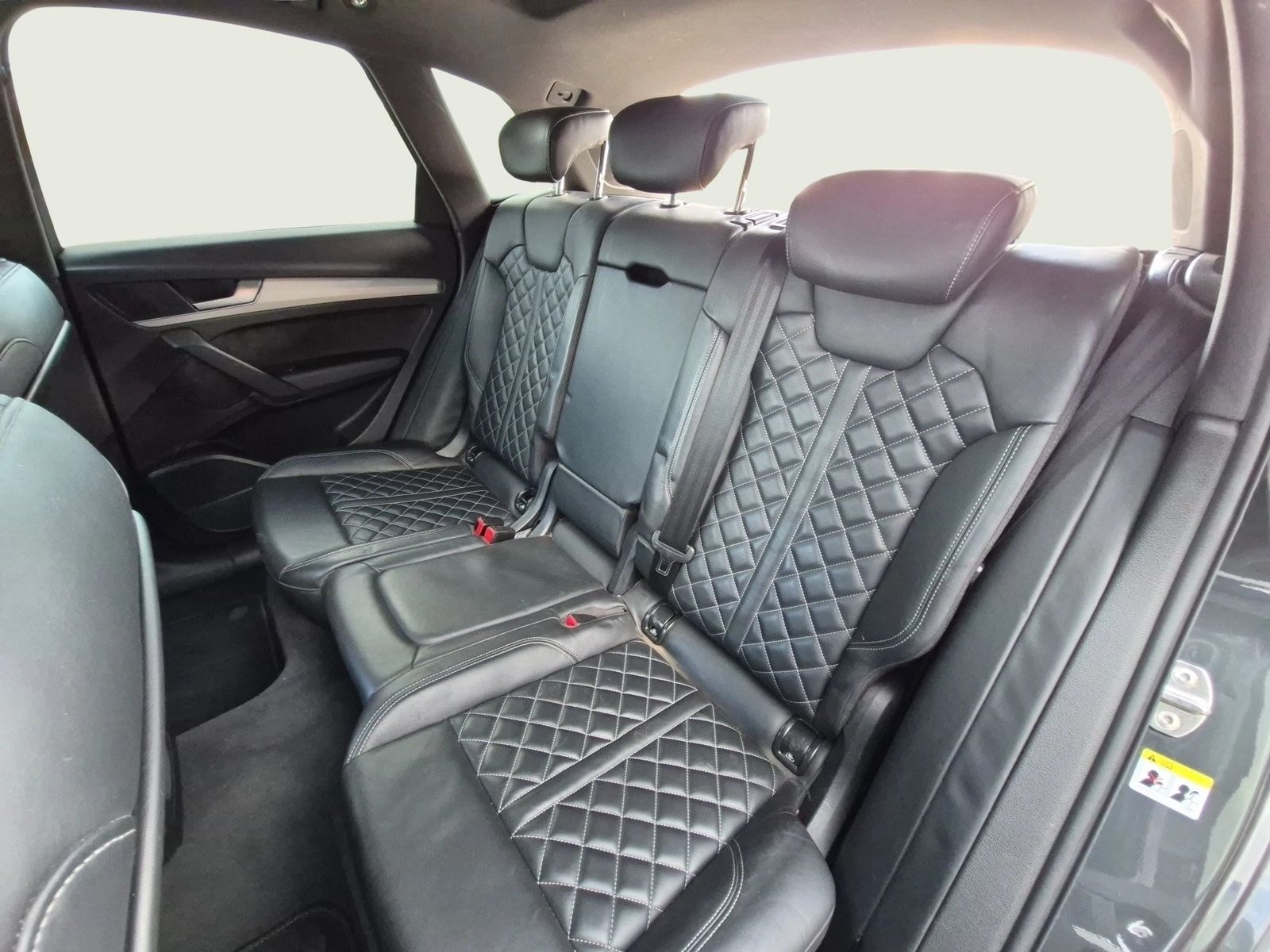 Fahrzeugabbildung Audi SQ5 SUV SQ5 TDI 255(347) tiptronic 8-stufig B&O - mit KI generiert/bearbeitet
