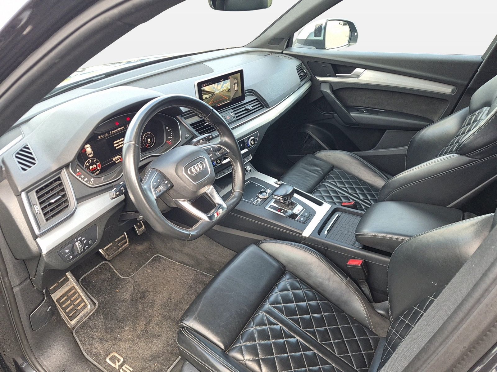 Fahrzeugabbildung Audi SQ5 SUV SQ5 TDI 255(347) tiptronic 8-stufig B&O - mit KI generiert/bearbeitet