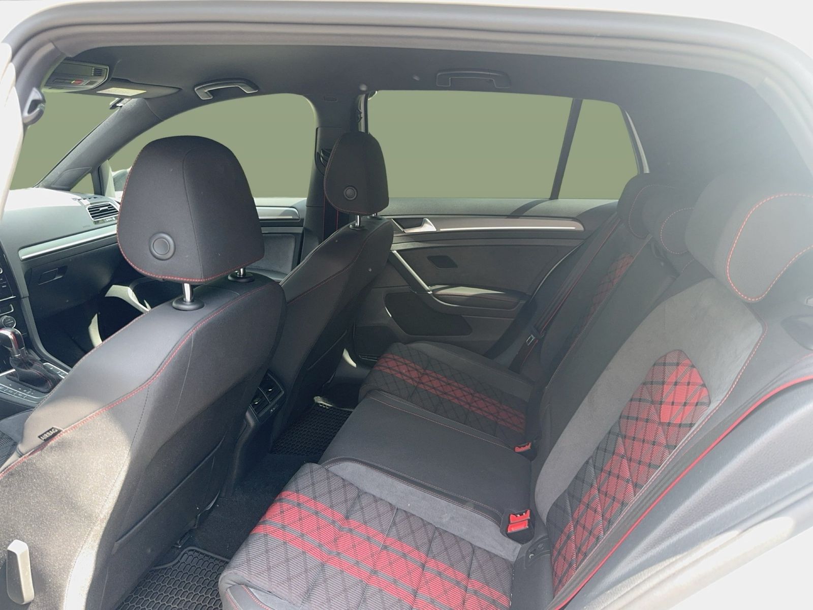 Fahrzeug autohaus mense Fahrzeugabbildung Volkswagen Golf VII GTI TCR CarPlay ACC LED Navi - mit KI generiert/bearbeitet