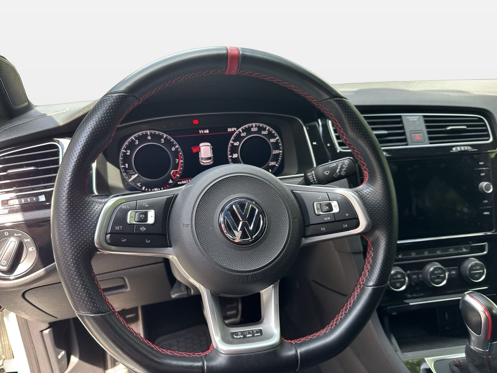 Fahrzeug autohaus mense Fahrzeugabbildung Volkswagen Golf VII GTI TCR CarPlay ACC LED Navi - mit KI generiert/bearbeitet