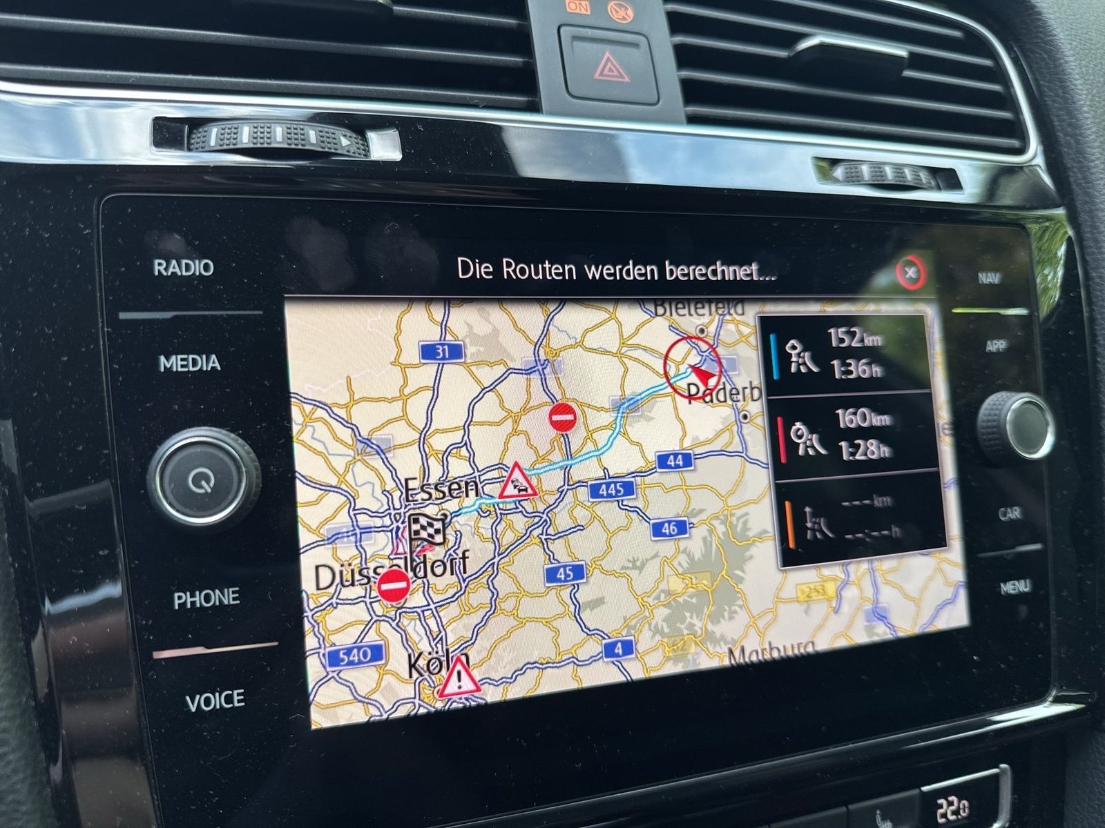 Fahrzeug autohaus mense Fahrzeugabbildung Volkswagen Golf VII GTI TCR CarPlay ACC LED Navi - mit KI generiert/bearbeitet