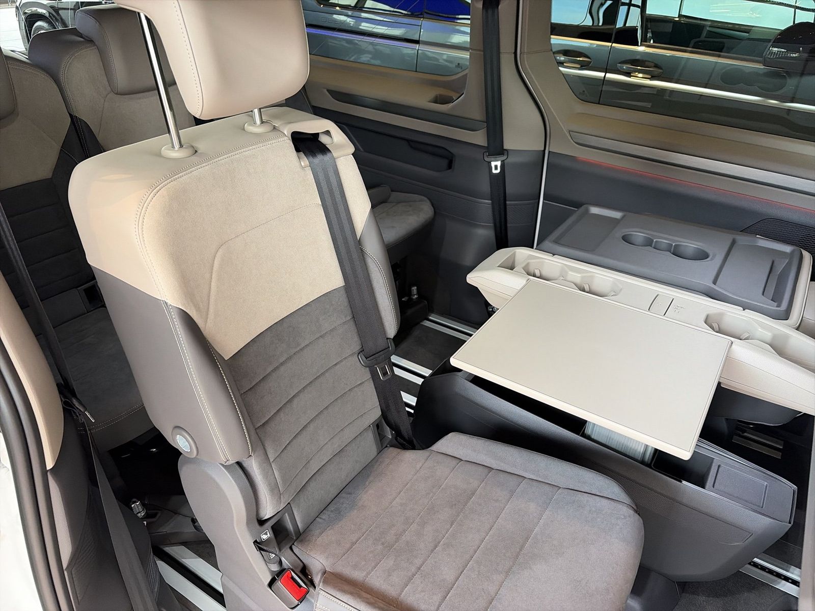 Fahrzeugabbildung Volkswagen Multivan 2.0 TDI lang Life IQ.Light|Matrix|AHK