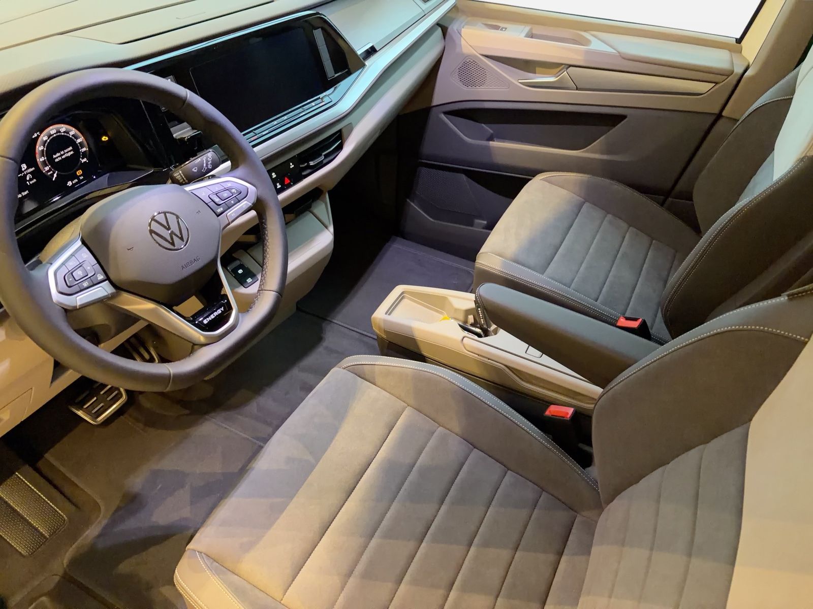 Fahrzeug autohaus mense Fahrzeugabbildung Volkswagen Multivan 2.0 TDI lang Life IQ.Light|Matrix|AHK