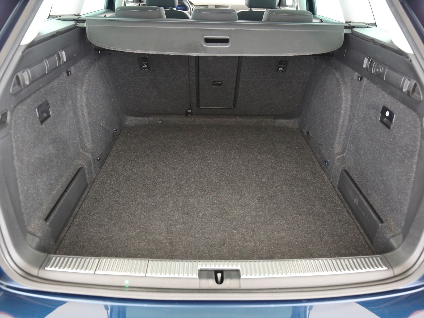 Fahrzeugabbildung SKODA Superb Combi 2.0 TDI Ambition AHK|ACC|LED|Navi