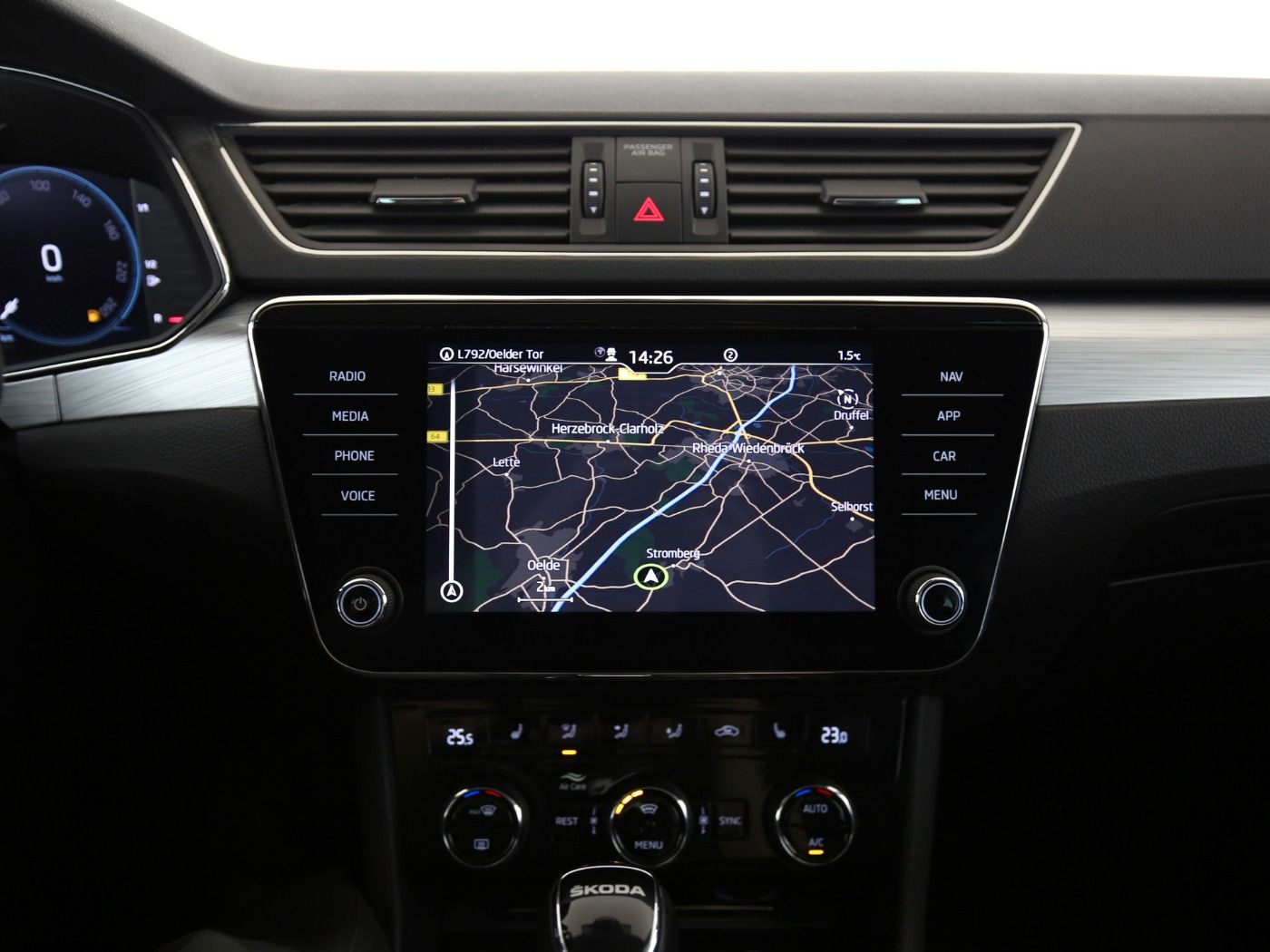 Fahrzeugabbildung SKODA Superb Combi 2.0 TDI Ambition AHK|ACC|LED|Navi