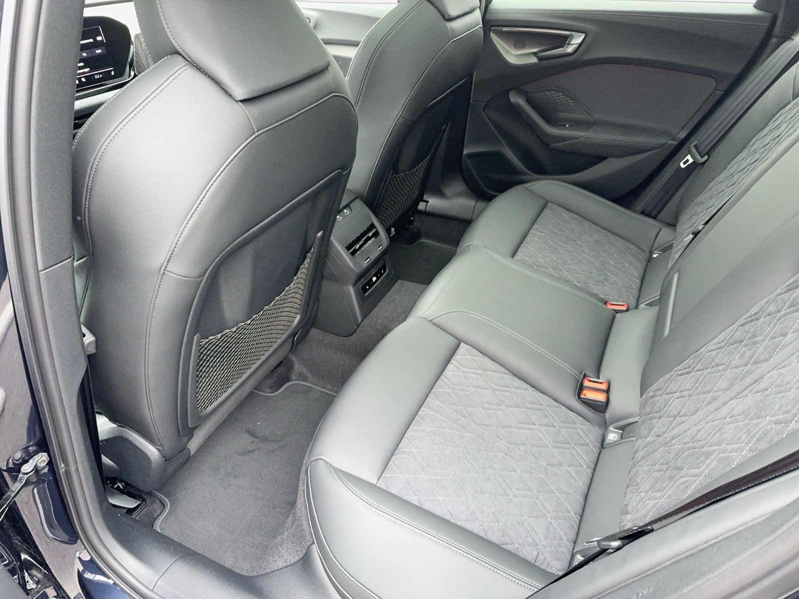 Fahrzeug autohaus mense Fahrzeugabbildung Audi A5 Avant e-hybrid quattro 270 kW S tronic Matrix