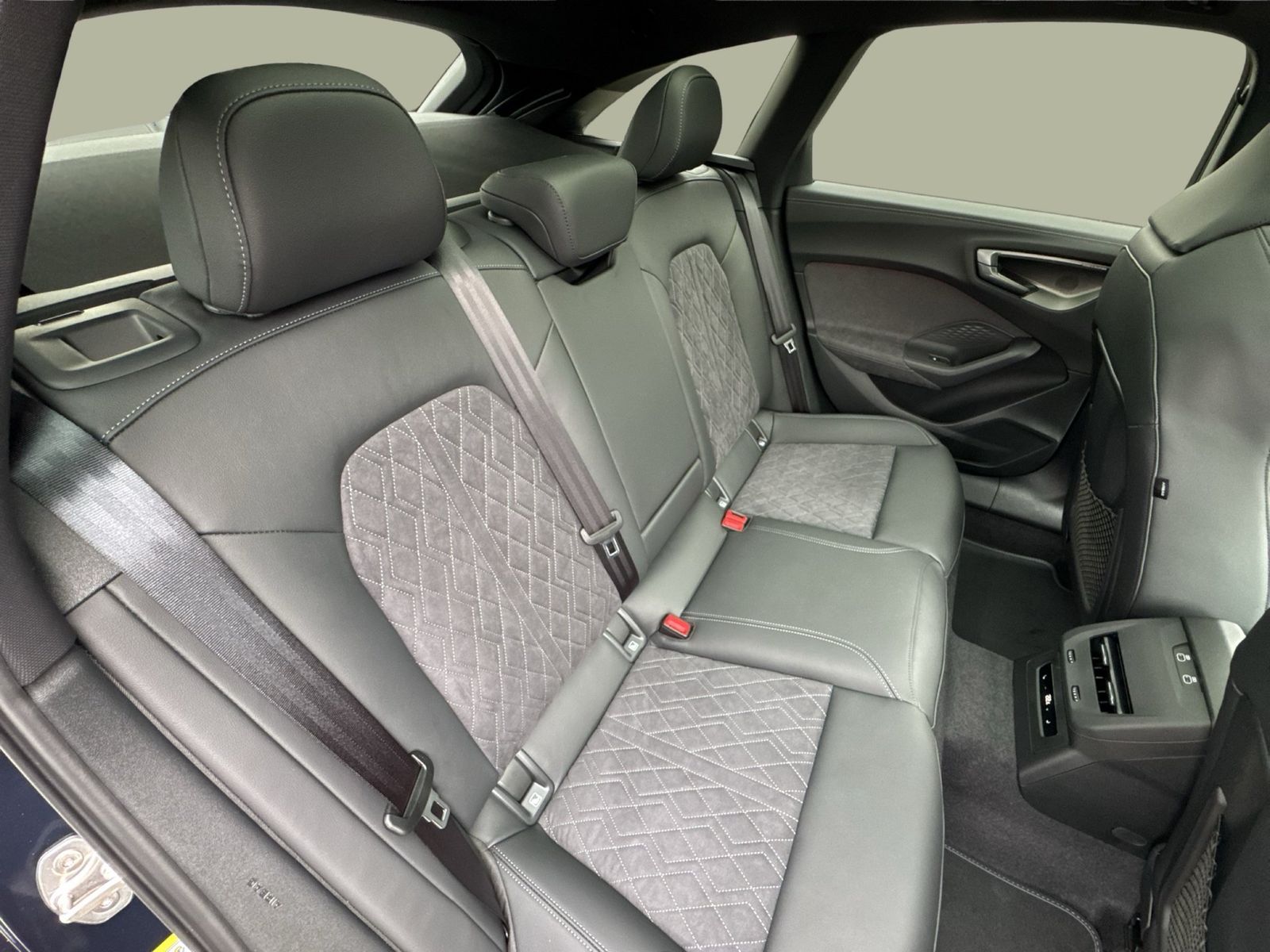 Fahrzeug autohaus mense Fahrzeugabbildung Audi A5 Avant e-hybrid quattro 270 kW S tronic Matrix