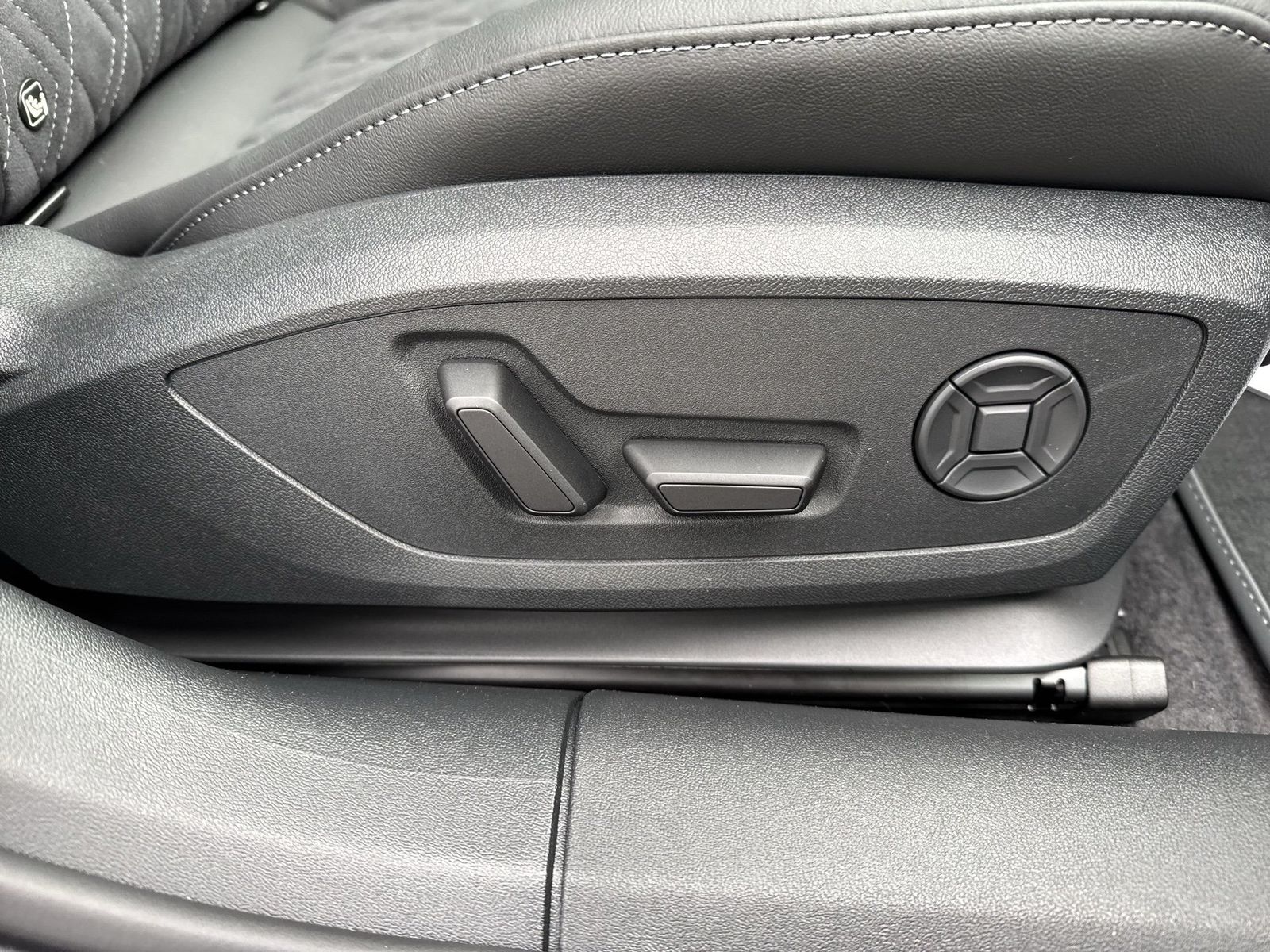 Fahrzeug autohaus mense Fahrzeugabbildung Audi A5 Avant e-hybrid quattro 270 kW S tronic Matrix