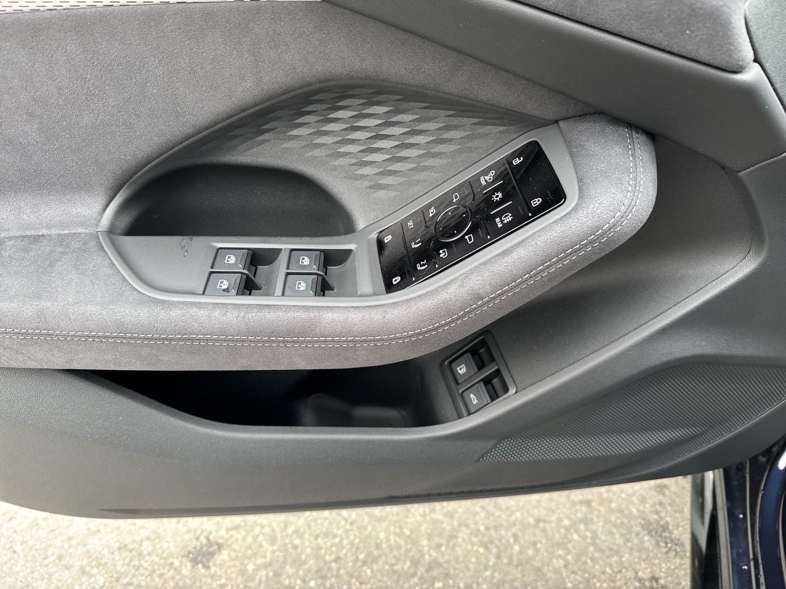 Fahrzeug autohaus mense Fahrzeugabbildung Audi A5 Avant e-hybrid quattro 270 kW S tronic Matrix